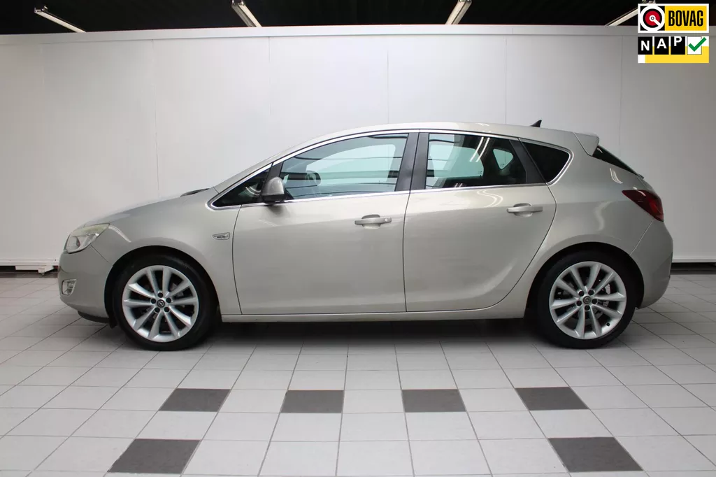 Opel Astra 1.6 Cosmo - Trekhaak en NAP