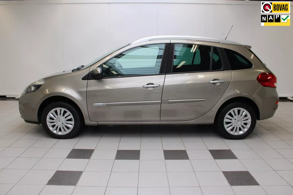 Renault Clio Estate 1.2 TCE Collection - Trekhaak, Cruisecontrol, Airco en NAP Renault Clio Estate 1.2 TCE Collection - Trekhaak, Cruisecontrol, Airco en NAP